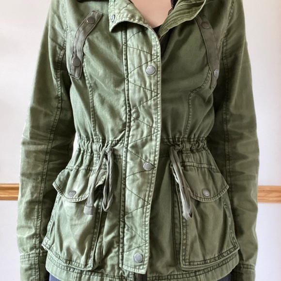 Green jacket - Picture 3 of 3